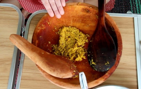 ayam bakar bekakak bumbunya di ulek